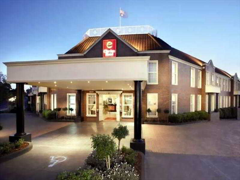 Canterbury International Hotel Forest Hill Exterior photo