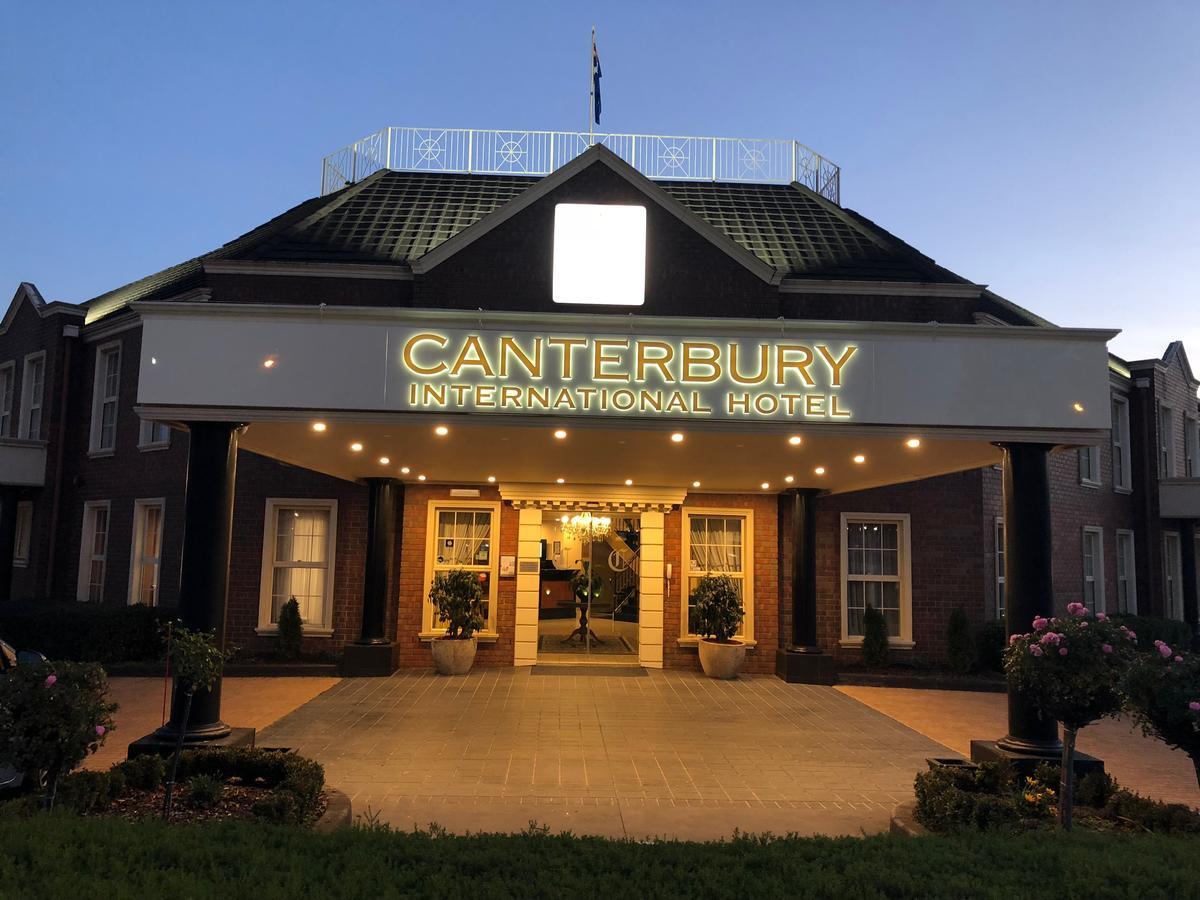 Canterbury International Hotel Forest Hill Exterior photo