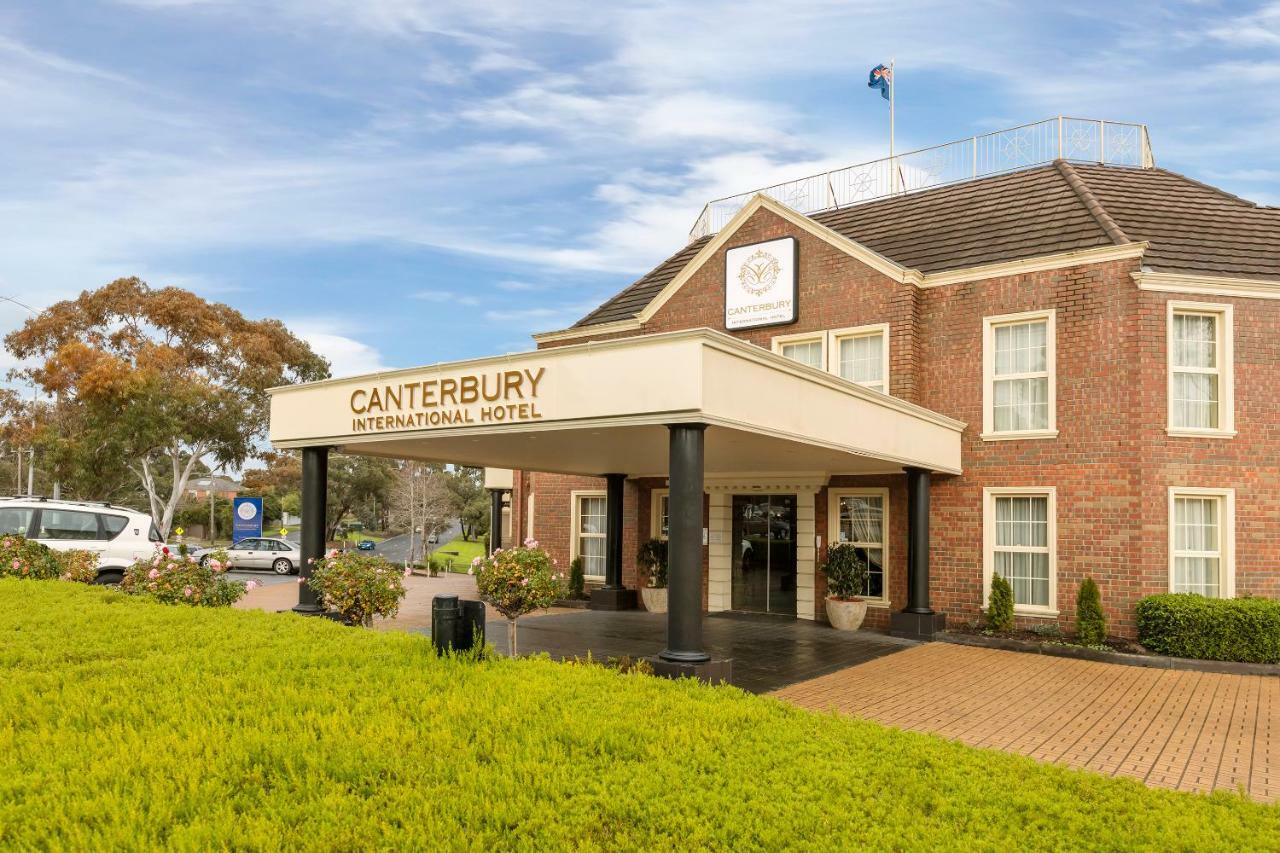 Canterbury International Hotel Forest Hill Exterior photo